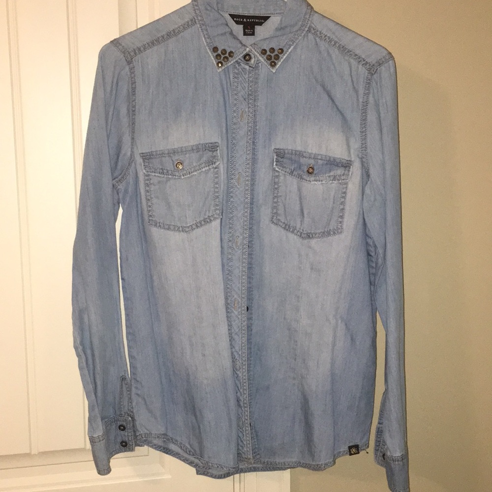 Chambray collared top with studs
